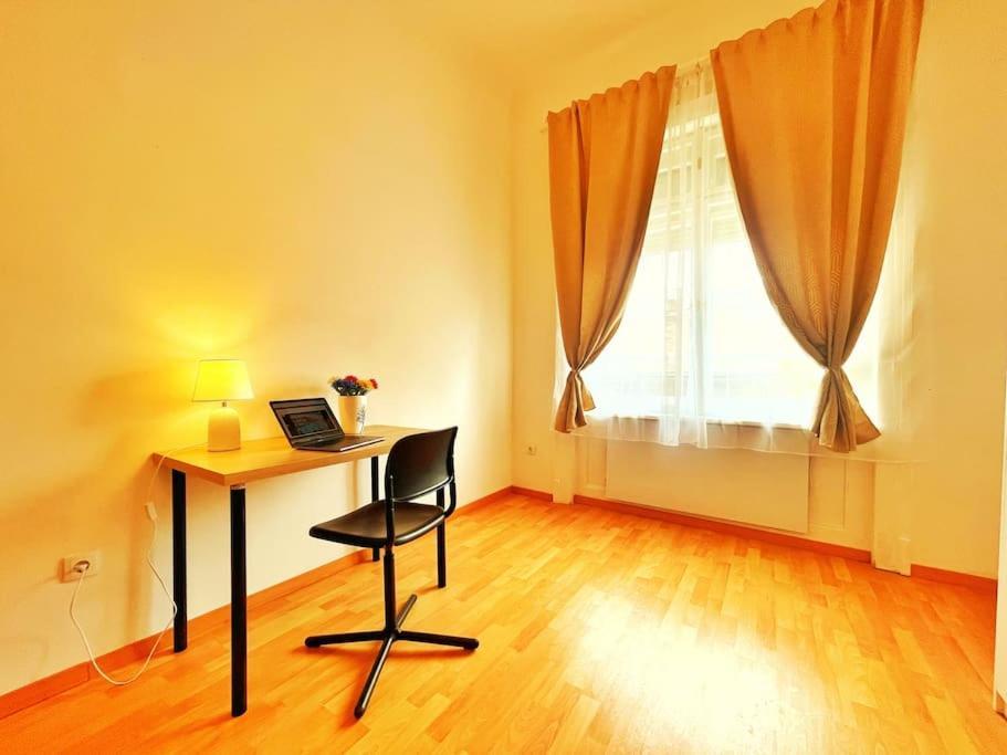 Central Spacious Flat Budapest Luaran gambar
